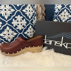 Never Worn Dansko Perfed Pro Veg Tan